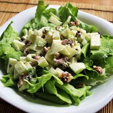 Ensalada con Frutos Secos y Manzana: Un Plato Fresco y Saludable